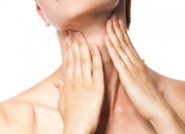 NHỮNG THÓI QUEN KHIẾN VÙNG CỔ BỊ NHĂN.