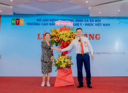 LÃNH ĐẠO TRUNG TÂM ĐÀO TẠO THẨM MỸ CARITA ĐẾN DỰ LỄ KHAI GIẢNG NĂM HỌC MỚI 2023-2024 TẠI TRƯỜNG CAO ĐẲNG CÔNG NGHỆ Y DƯỢC VIỆT NAM VÀ KÝ KẾT ĐÀO TẠO GIỮA 2 ĐƠN VỊ TRONG THỜI GIAN TỚI.