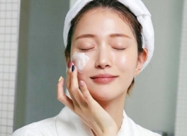 NÊN DÙNG KEM CHỐNG NẮNG DẠNG KEM HAY XỊT?