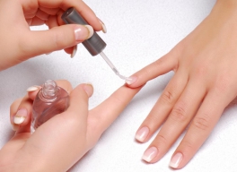 BÍ KÍP GIỮ MÀU SƠN MÓNG TAY BỀN MÀU CHO CHỊ EM