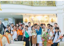 HỌC SINH CAO ĐẲNG VIỄN ĐÔNG THAM QUAN TRUNG TÂM ĐÀO TẠO THẨM MỸ CARITA