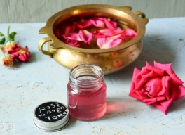 CÁCH LÀM NƯỚC HOA HỒNG TẠI NHÀ.