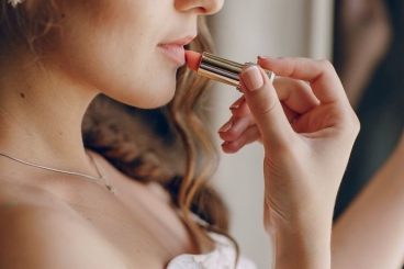 CÁCH CHỌN MÀU SON PHÙ HỢP VỚI TONE DA ĐỘ TUỔI