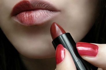 NHỮNG NGUYÊN NHÂN VÀ CÁCH TRỊ THÂM MÔI HIỆU QUẢ TẠI NHÀ.