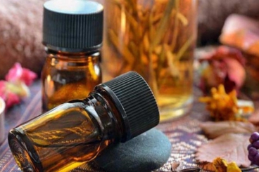 MẸO CHỮA LÀNH DA BẰNG TINH DẦU