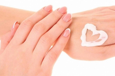 CỨU NGUY ĐÔI TAY THÔ RÁP BẰNG BỘ BÍ KÍP DƯỠNG DA TAY ĐƠN GIẢN