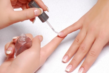 BÍ KÍP GIỮ MÀU SƠN MÓNG TAY BỀN MÀU CHO CHỊ EM