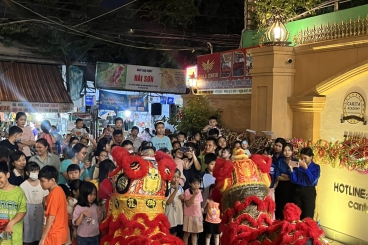 TRUNG TÂM ĐÀO TẠO THẨM MỸ CARITA PHỐI HỢP KP3, PHƯỜNG TÂN THỚI HIỆP, QUẬN 12 TỔ CHỨC TRUNG THU CHO CÁC BÉ