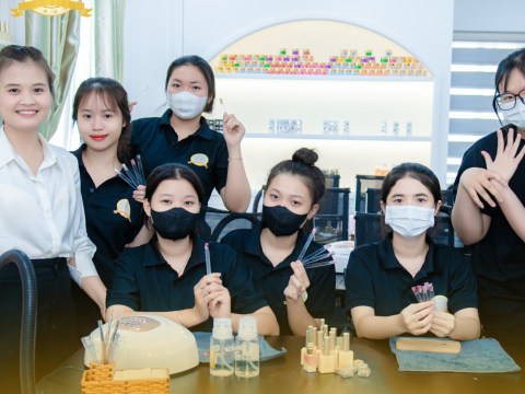 NGHỀ NAIL BÙNG NỔ