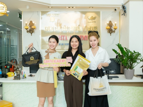 Khi học viên đi học nghề mà tưởng đâu đi... tiếp tế lương thực cho cô giáo!