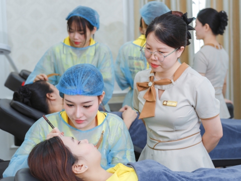 Học phun xăm thẩm mỹ mở đường tương lai ổn định