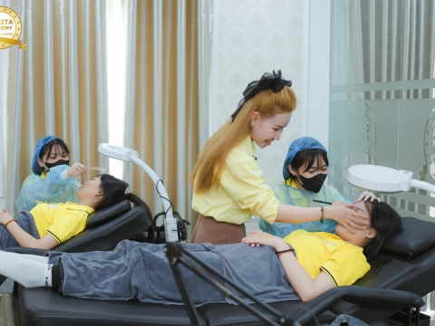 KHÔNG SỢ CA KHÓ – VÌ LUÔN CÓ CÔ BÊN CẠNH