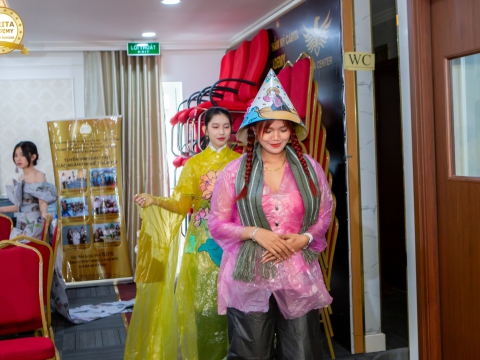 Thời trang tái chế - Nail