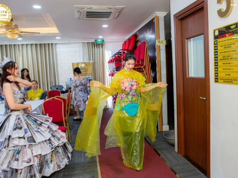 Thời trang tái chế - Nail