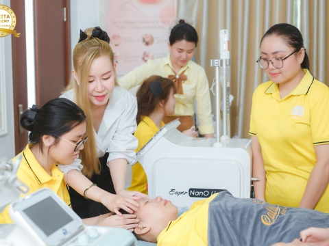 HỌC HÈ BỔ ÍCH – LÀM CHỦ CÔNG NGHỆ CHĂM SÓC DA BẰNG CƠN LĂN NGẢI CỨU NGỌC BÍCH CHỈ SAU 2 TUẦN