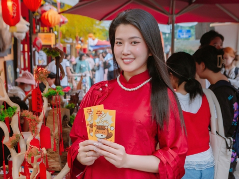 Du xuân cùng Carita, gửi nhau cả năm bình an