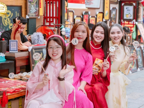 Du xuân cùng Carita, gửi nhau cả năm bình an