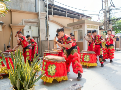 Màn Múa Lân “Chấn Động” Mở Màn Tuyển Sinh 2026 tại Carita Academy