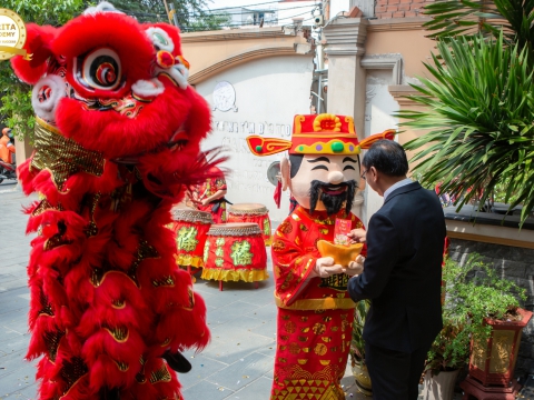 Màn Múa Lân “Chấn Động” Mở Màn Tuyển Sinh 2026 tại Carita Academy