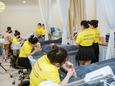 90 NGÀY ĐỂ TRỞ THÀNH CHUYÊN VIÊN SPA CHUYÊN NGHIỆP