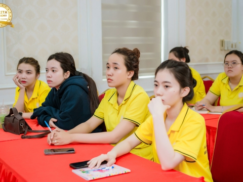 Lớp học chuyên viên tư vấn thẩm mỹ