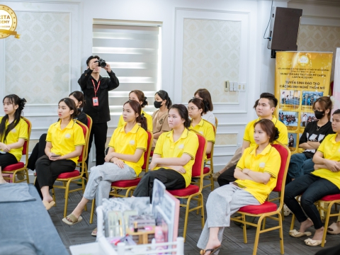 LỚP HỌC NỐI MI