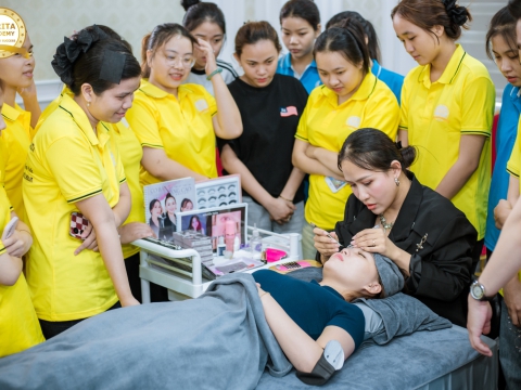 3 lý do để theo học ngành nối mi tại Carita