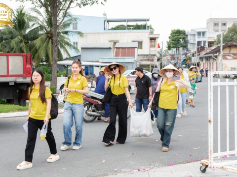 Cùng các học viên xinh đẹp Carita Academy