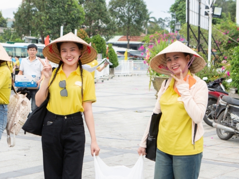 Cùng các học viên xinh đẹp Carita Academy