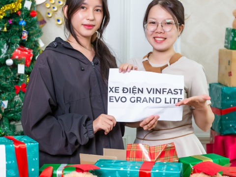 5 Hộp quà Noel - Xe điện Vinfast