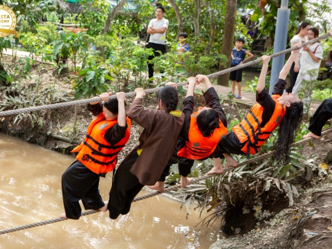 TRÒ CHƠI TẠI CỒN PHỤNG BẾN TRE
