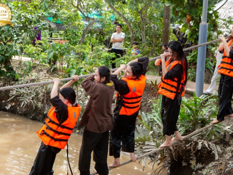 TRÒ CHƠI TẠI CỒN PHỤNG BẾN TRE