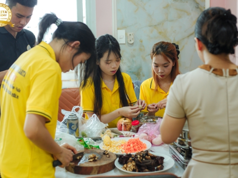 Các lớp đi chợ nấu ăn