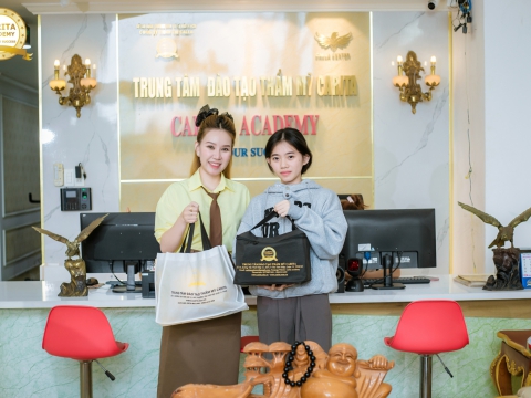 HTV quay phóng sự phỏng vấn ngành làm đẹp tại carita academy