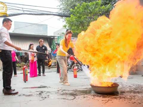 Bồi huấn PCCC tại Carita Academy