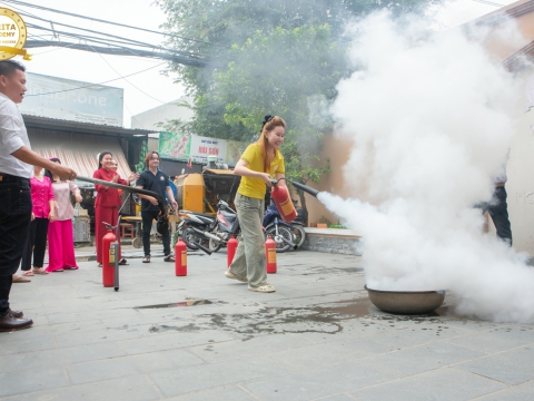 Bồi huấn PCCC tại Carita Academy