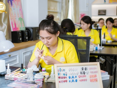  ĐỘT KÍCH LỚP HỌC ""THỰC CHIẾN"" TẠI CARITA ACADEMY: HỌC VIÊN NÓI GÌ?