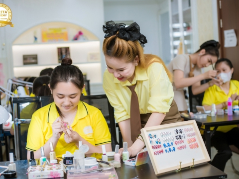 Muốn đi nước ngoài làm Nails nhưng chưa biết học ở đâu?
