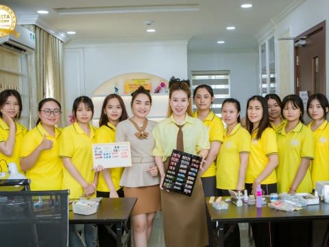 HTV quay phóng sự phỏng vấn ngành làm đẹp tại carita academy