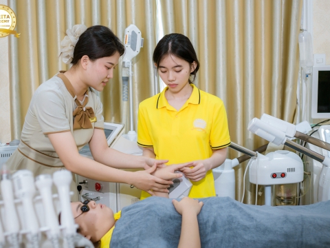 HTV quay phóng sự phỏng vấn ngành làm đẹp tại carita academy