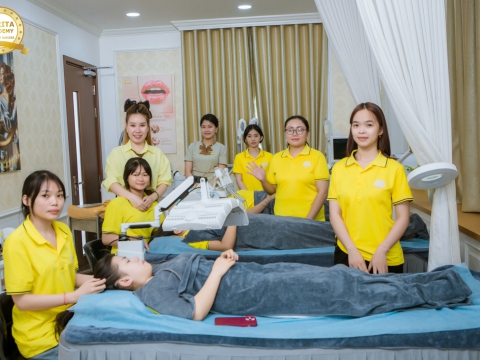 HTV quay phóng sự phỏng vấn ngành làm đẹp tại carita academy