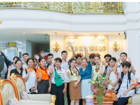 HỌC SINH THAM QUAN