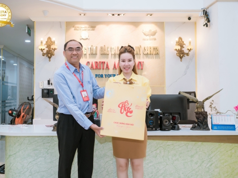 Tặng lịch Tết 2026