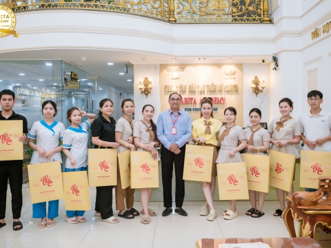 Tặng lịch Tết 2026