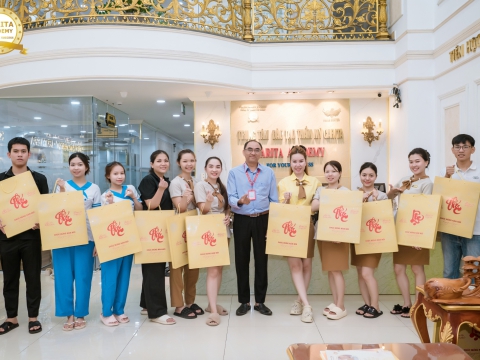 Tặng lịch Tết 2026