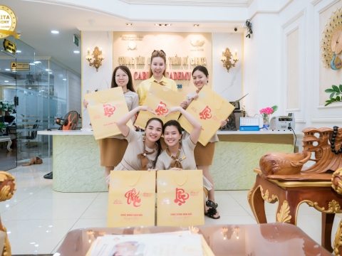 Tặng lịch Tết 2026