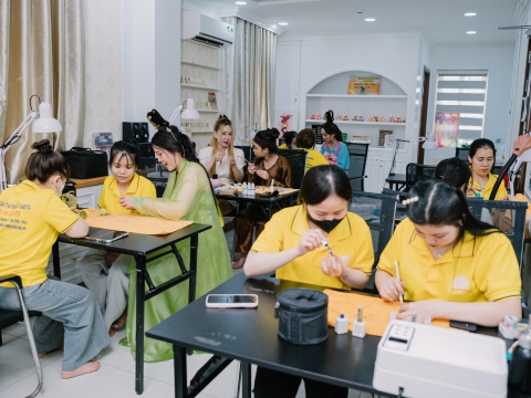 CHÚ CỘI HẠ TRẦN Đi HỌC NGHỀ NAIL: HÀNH TRÌNH TỪ GỐC ĐA ĐẾN TAY NGHỀ LÀM ĐẸP