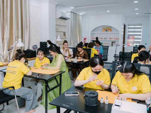 CHÚ CỘI HẠ TRẦN Đi HỌC NGHỀ NAIL: HÀNH TRÌNH TỪ GỐC ĐA ĐẾN TAY NGHỀ LÀM ĐẸP