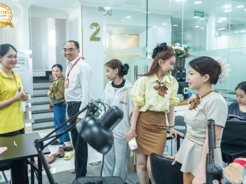 HỌC VIÊN MỚI ĐẦY NĂNG LƯỢNG CỦA NHÀ CARITA