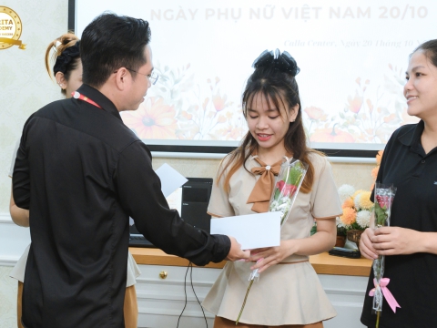 Chúc mừng 20/10 chị em ở Carita